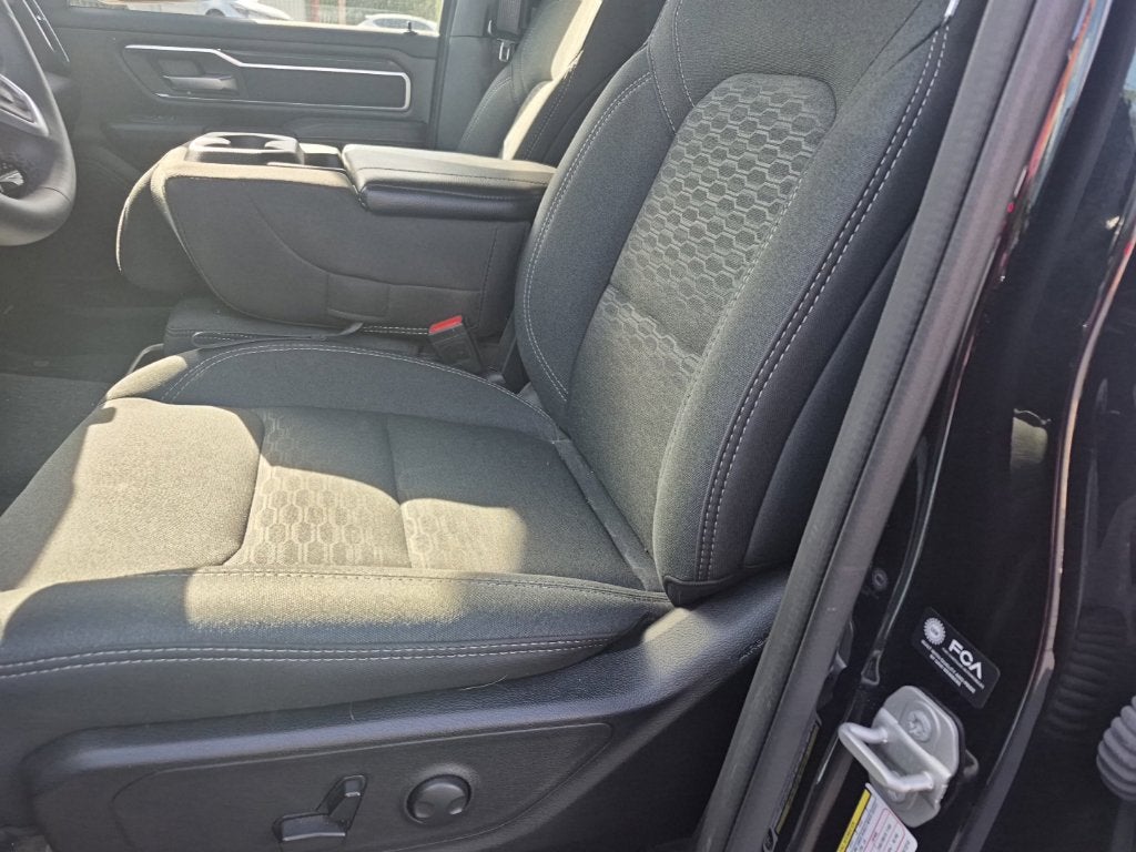 2025 RAM 1500 Big Horn Crew Cab 4x4 5'7" Box