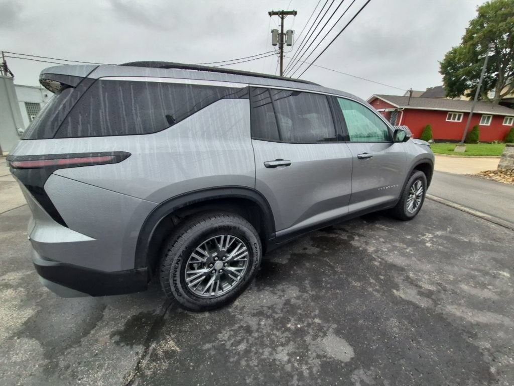 2024 Chevrolet Traverse LT