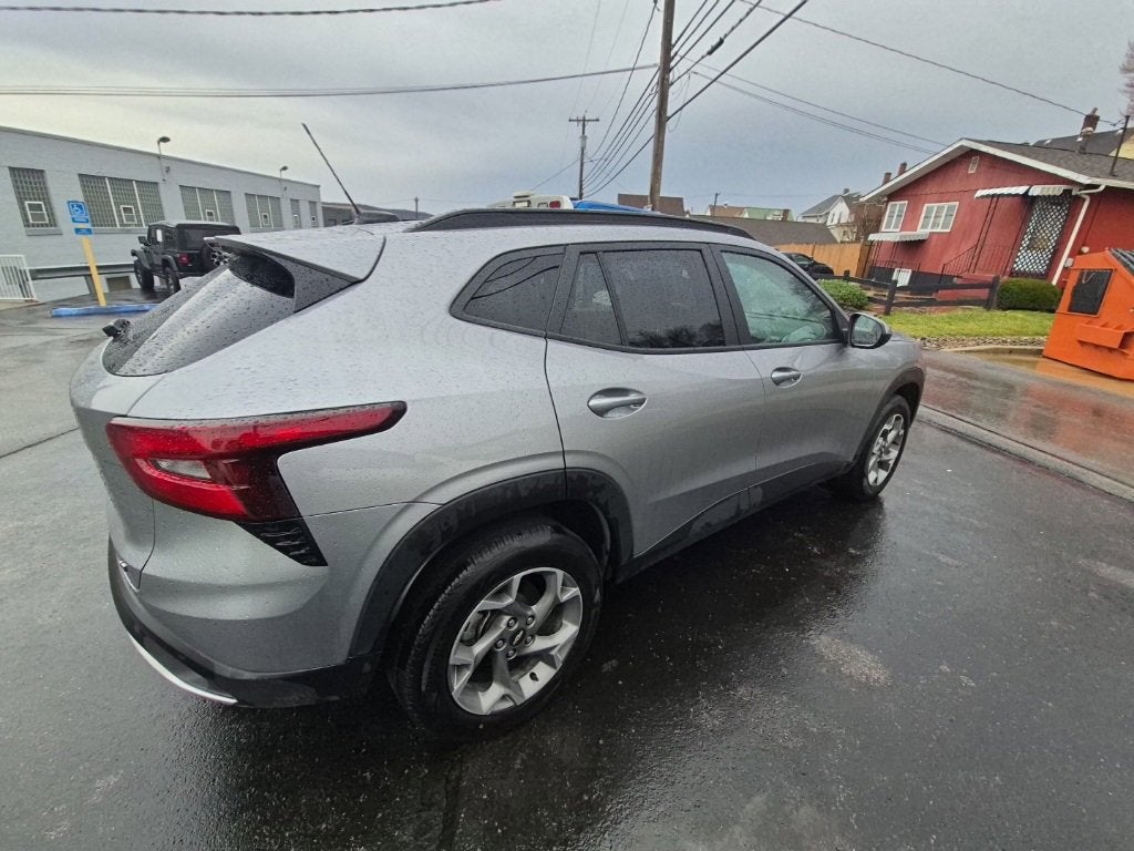 2024 Chevrolet Trax LT